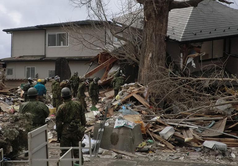 東日本大震災からの復興瓦礫の撤去作業