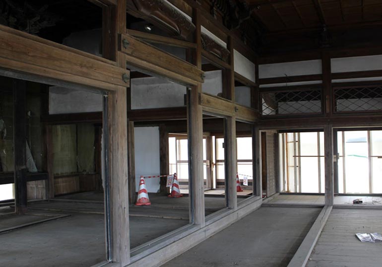 東日本大震災からの復興本堂内部